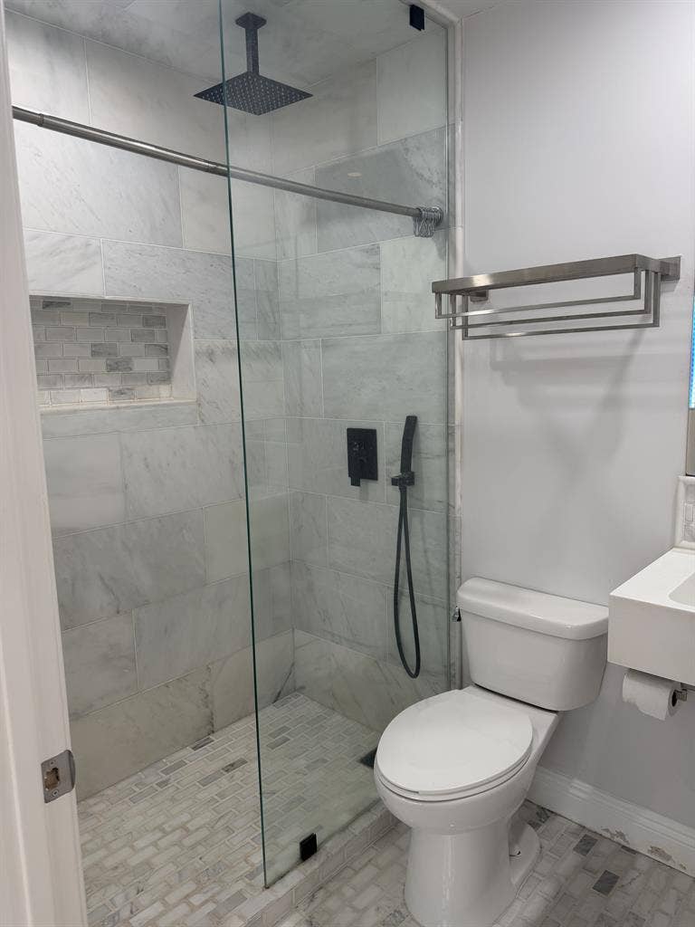 Desirable room w/private bath 90025