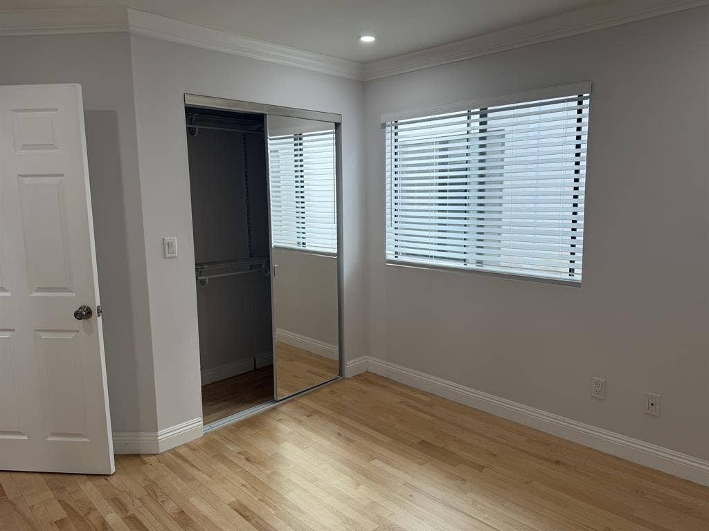 Desirable room w/private bath 90025