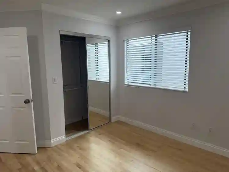 Desirable room w/private bath 90025