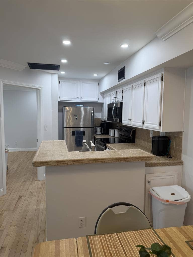 Desirable room w/private bath 90025