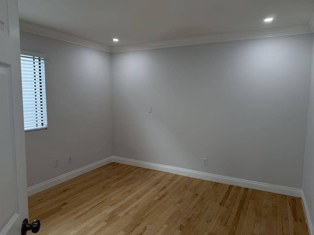 Desirable room w/private bath 90025