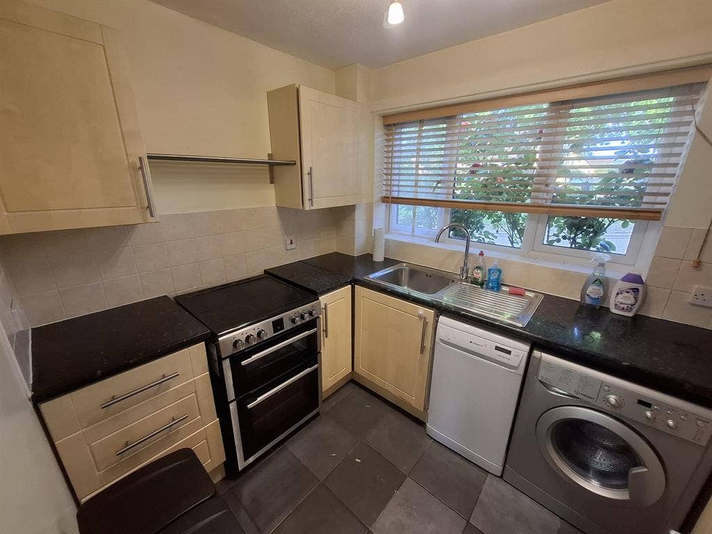 Room in Old Farm Park Milton Keynes