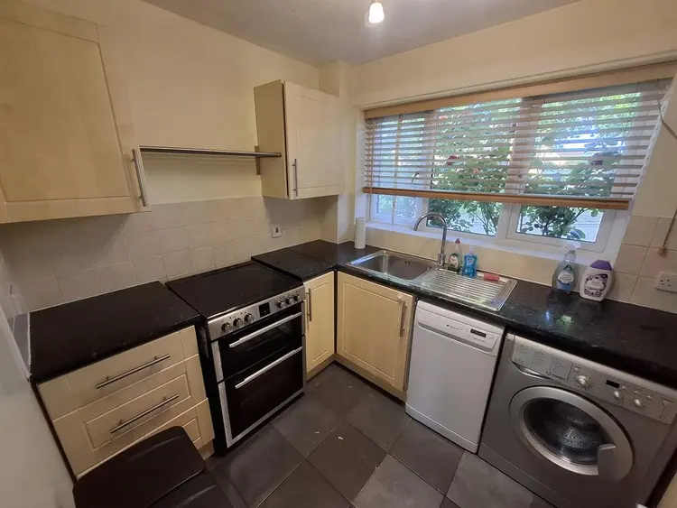 Room in Old Farm Park Milton Keynes