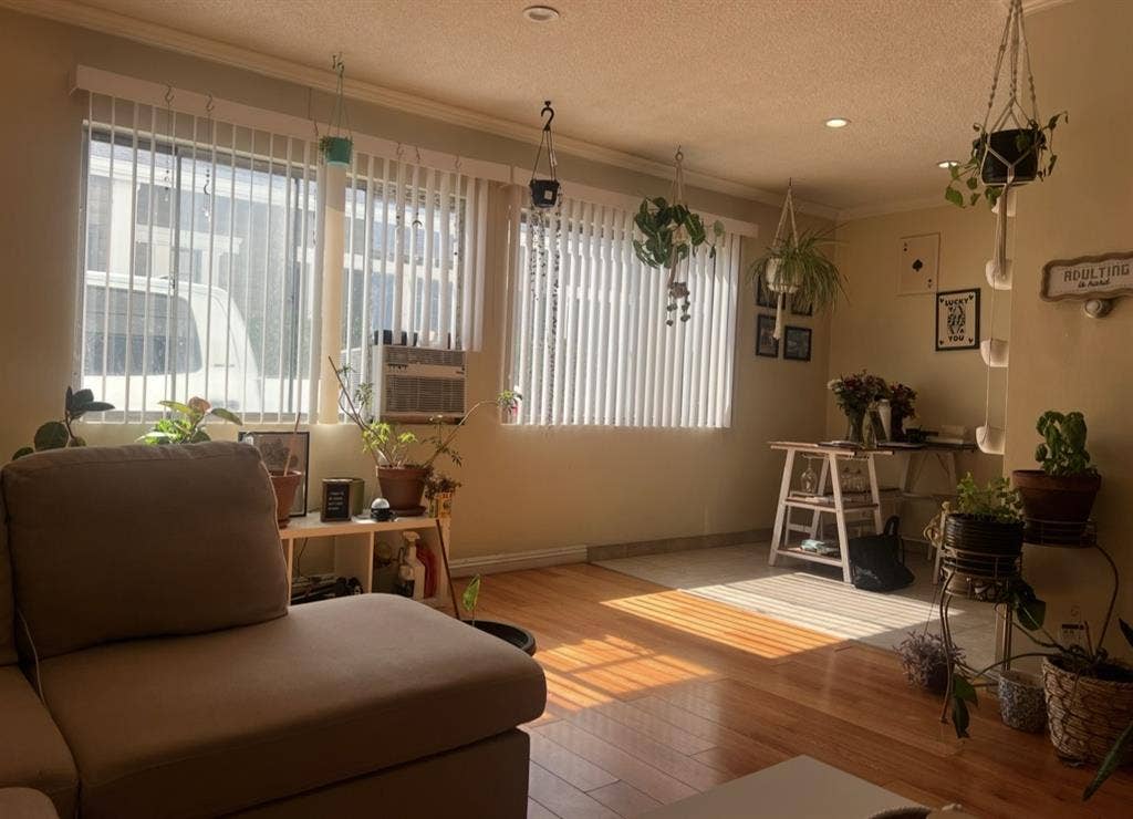 Room available in East Hollywood!✨