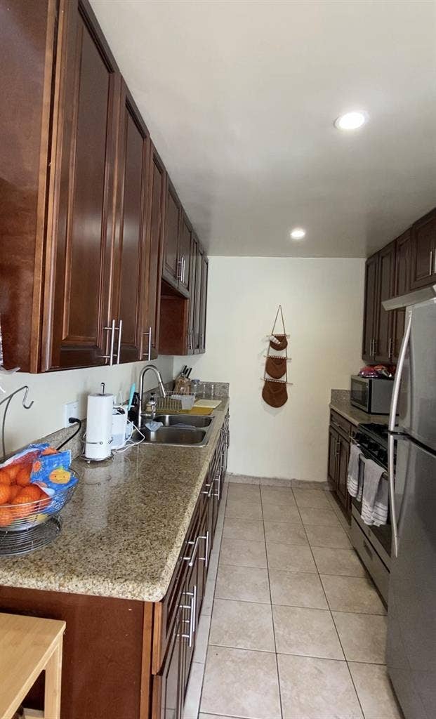 Room available in East Hollywood!✨