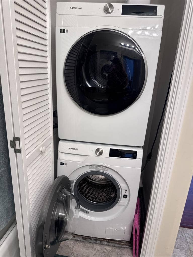Open room in 2b2b apartment