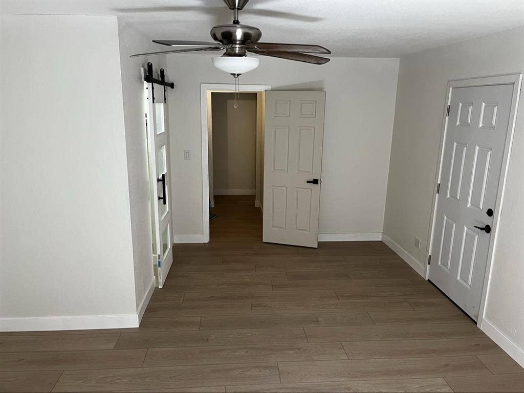 Spacious Room with Private Entrance