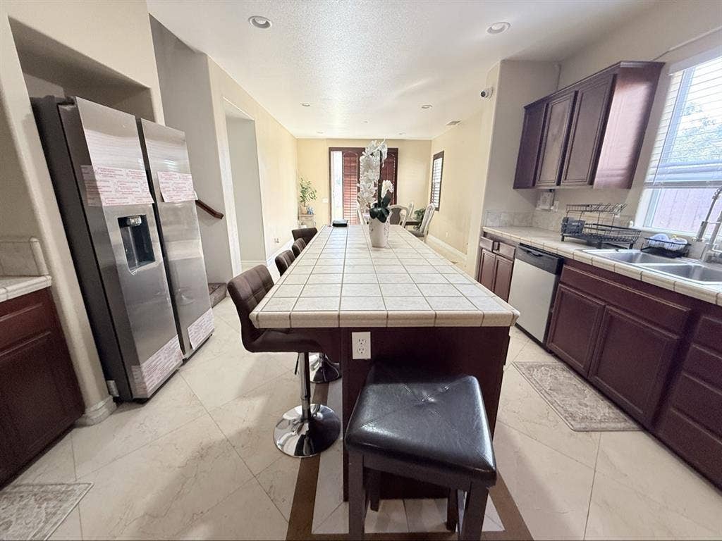 Perris, CA-Furnished room for rent
