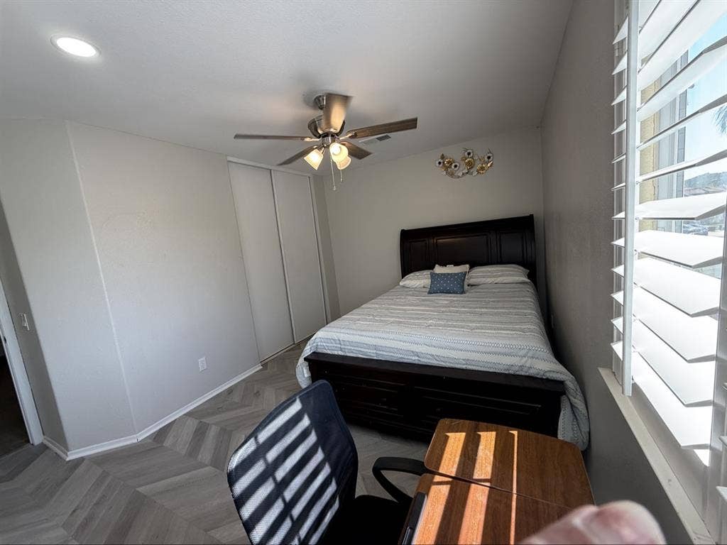 Perris, CA-Furnished room for rent