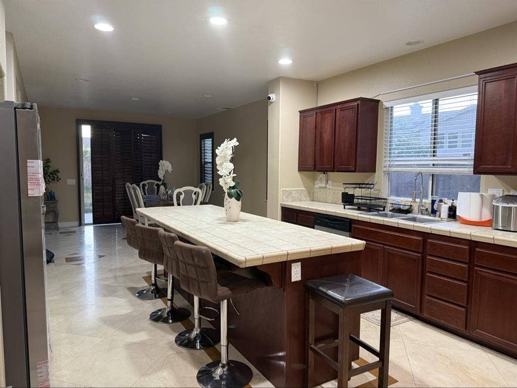 Perris, CA-Furnished room for rent