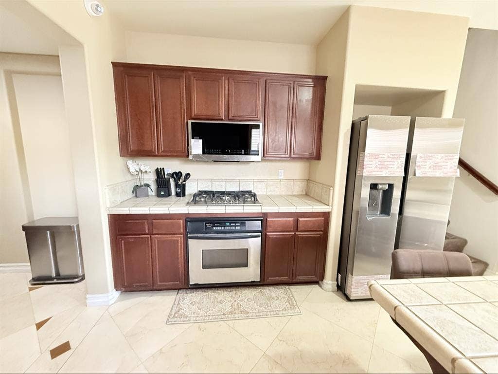 Perris, CA-Furnished room for rent