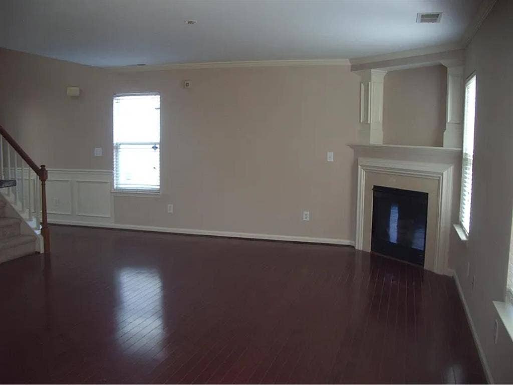 A 3 bedroom 2.5 bat house for rent