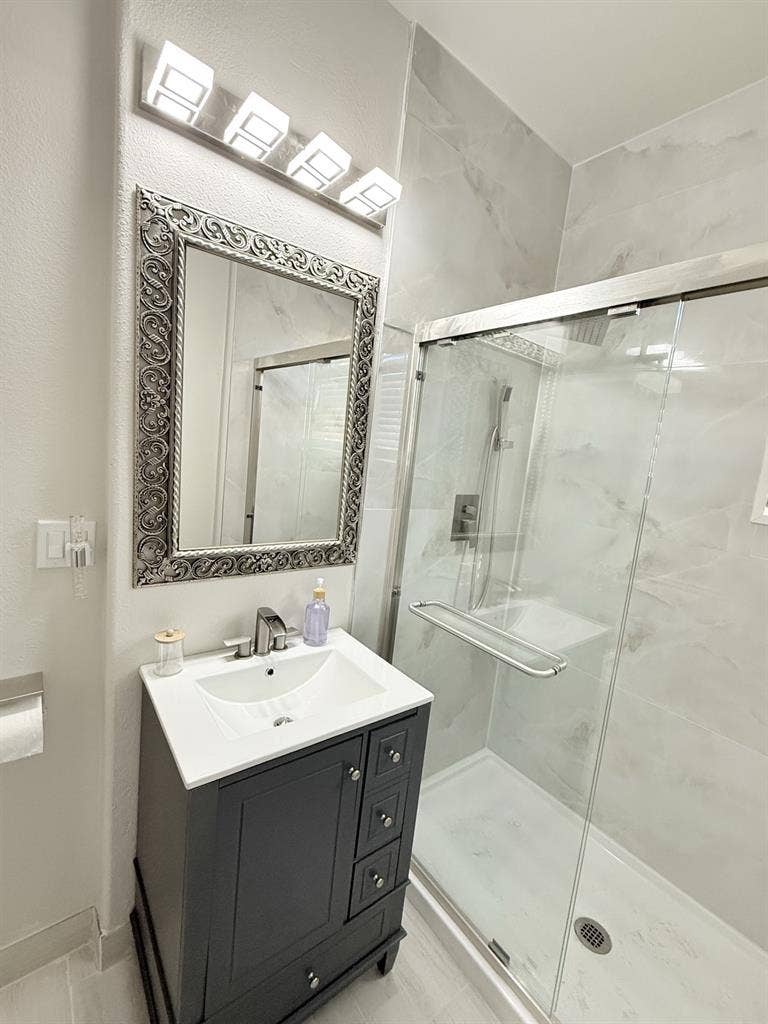 Furnished room for rent in Perris.