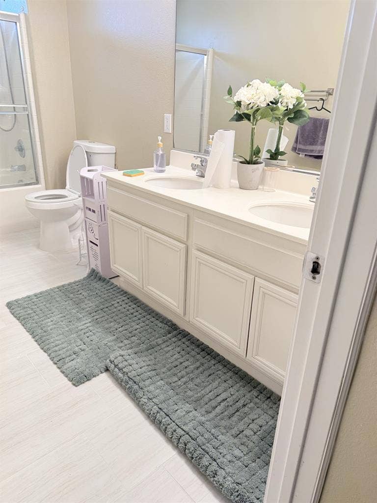 Furnished room for rent in Perris.
