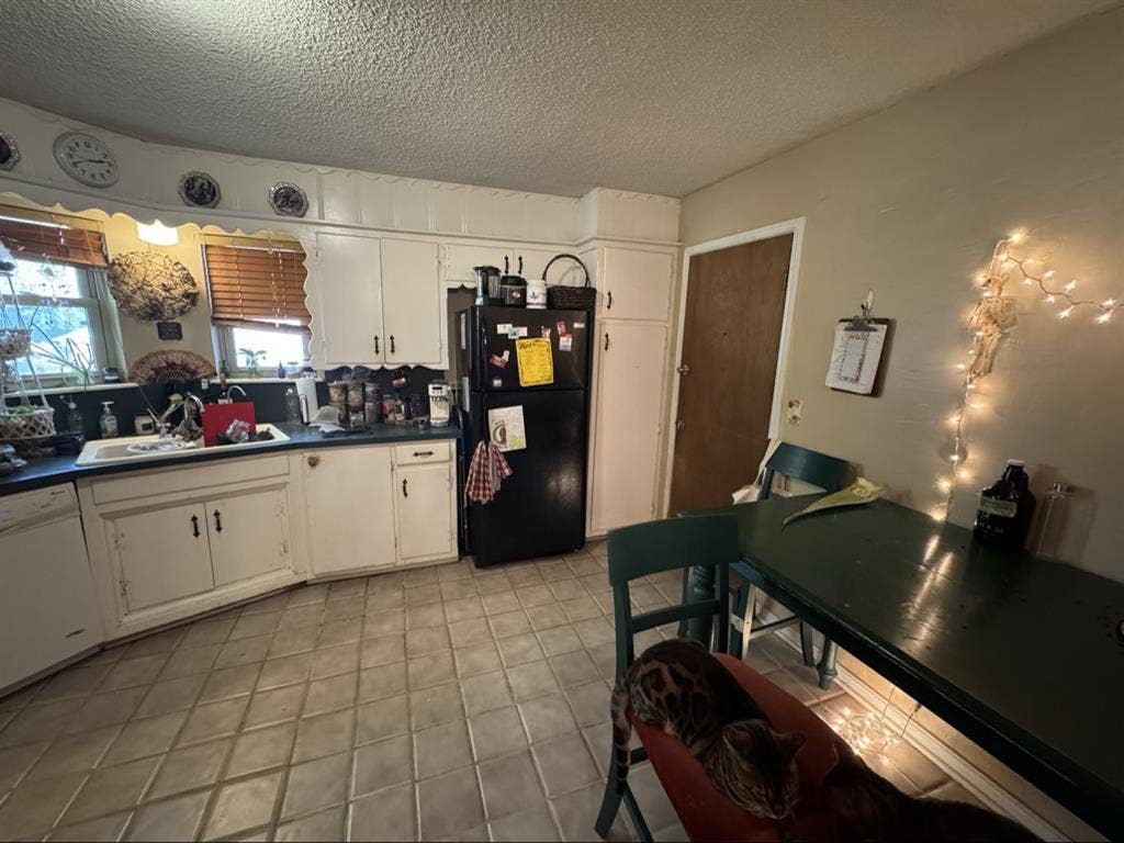 Large room in artistic house