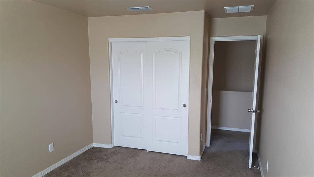 Room available 32nd St/Southern