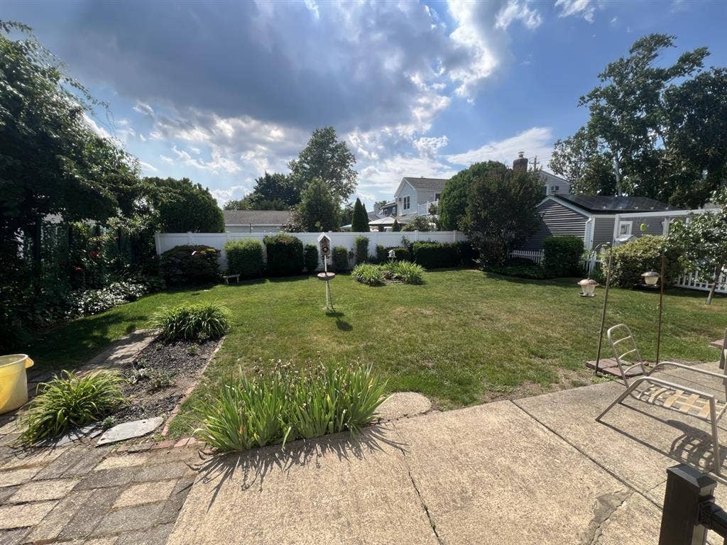 Looking for two new roommates!
