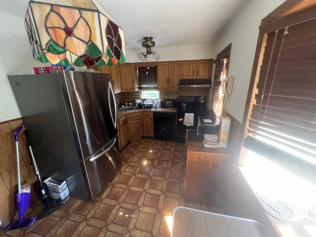 Looking for two new roommates!