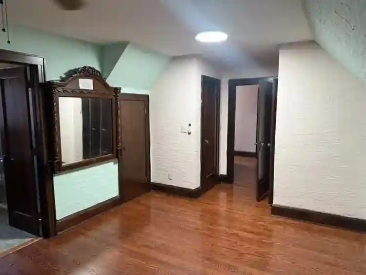 MASTER BEDROOM AND PRIVATE BATHROOM
