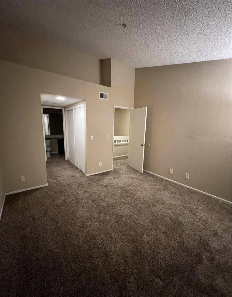 1500$ room for rent at the beach