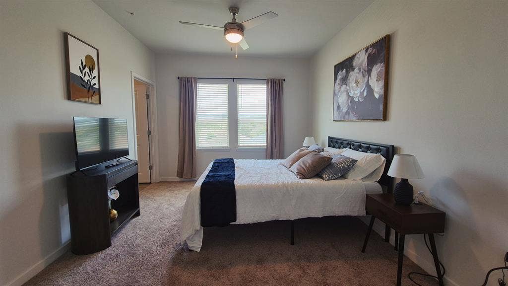 Designer Furnished 2-bedrm Apartmen