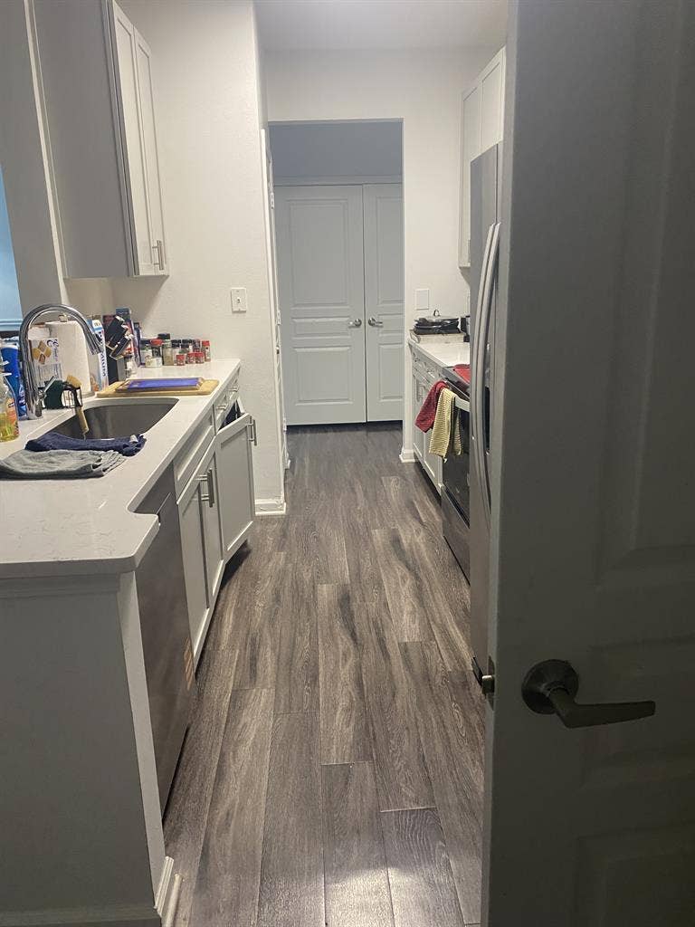 Looking for Roommate