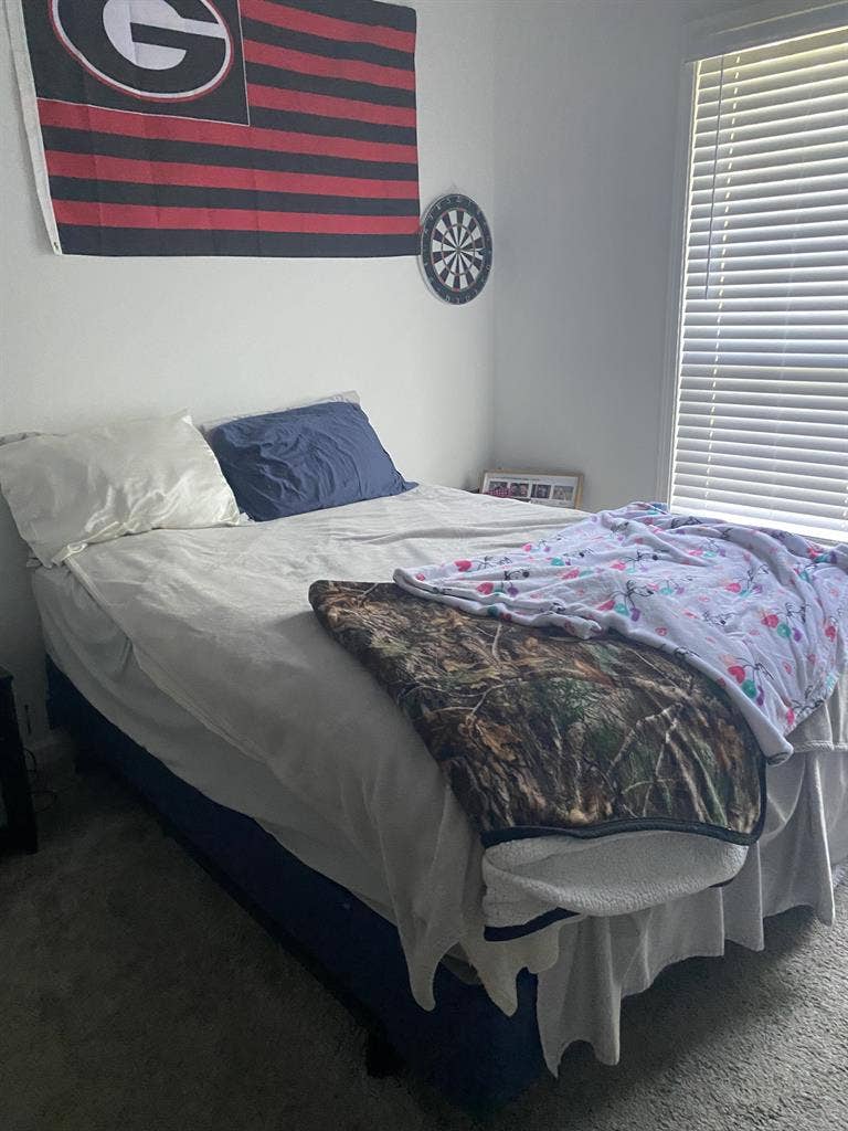 Looking for Roommate
