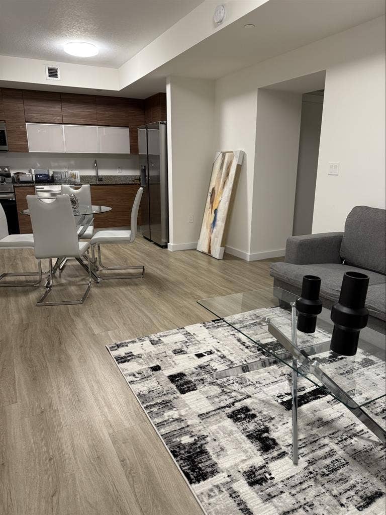 Spacious Private Room Available