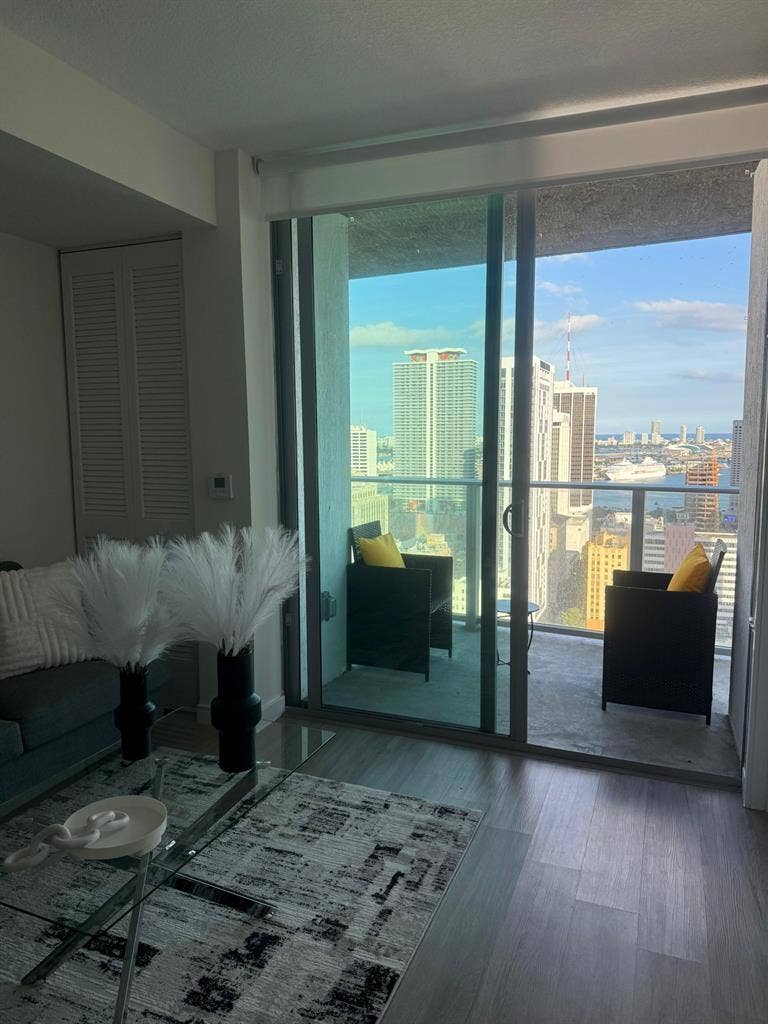 Spacious Private Room Available