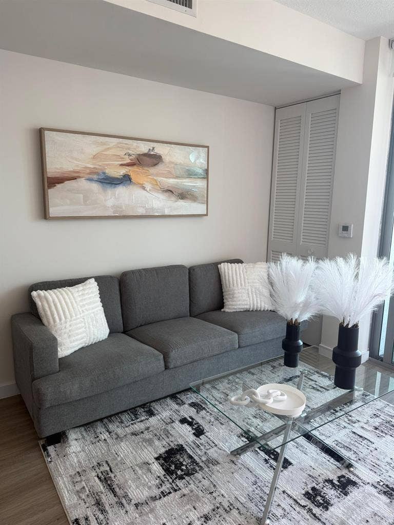 Spacious Private Room Available