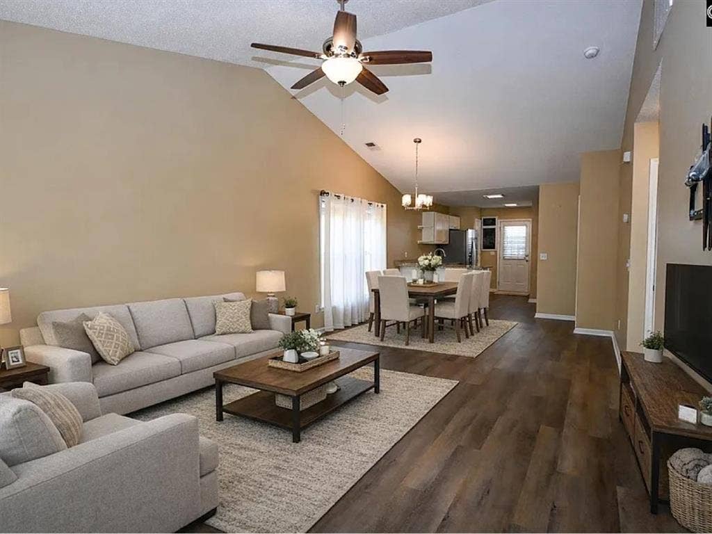 Looking for roommate