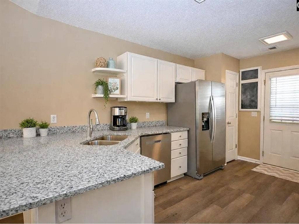 Looking for roommate