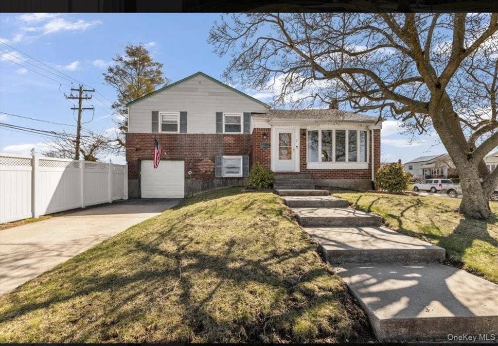 3BR/2BA for rent in Plainview