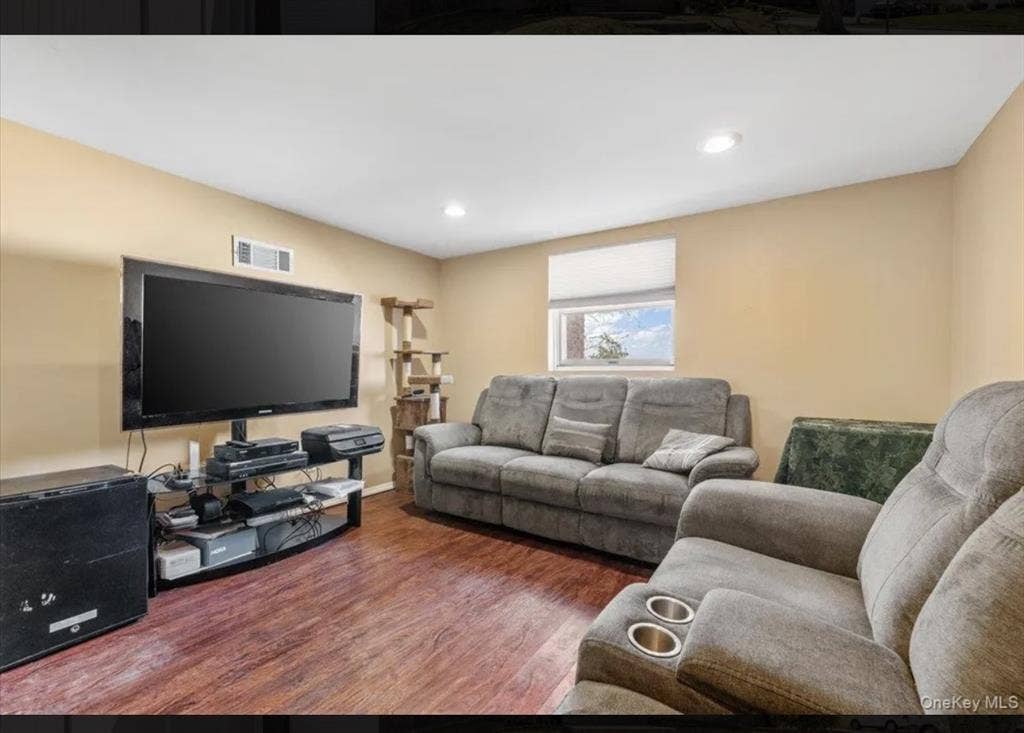 3BR/2BA for rent in Plainview