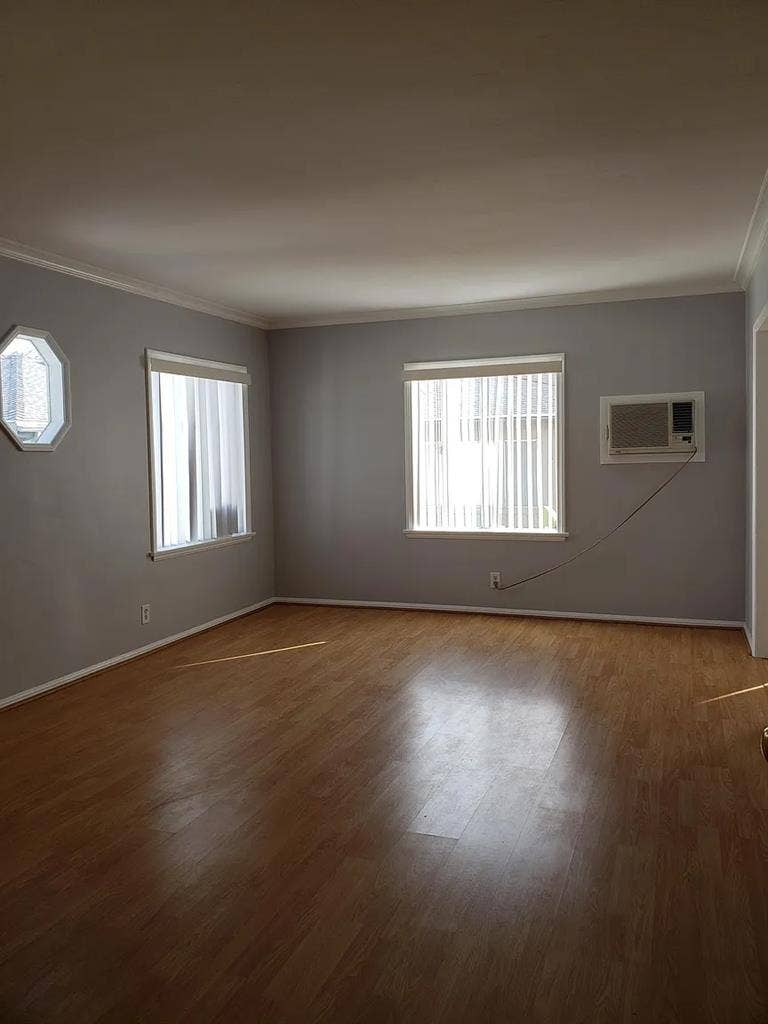 Furnished 2BR Vintage Apartment
