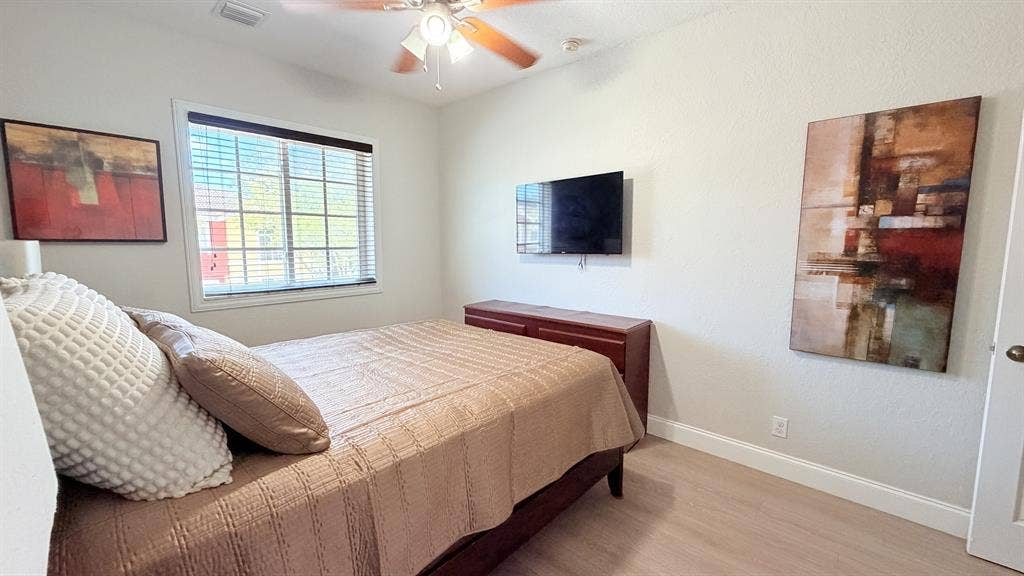 Large (9'x13') Room for Rent.