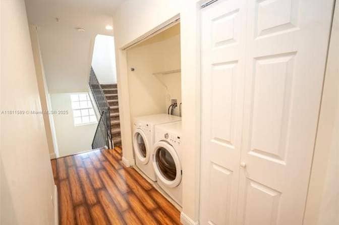 Large room in 4 story Townhouse