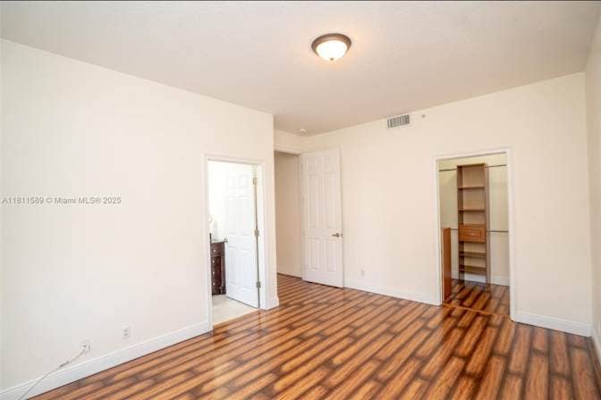 Large room in 4 story Townhouse