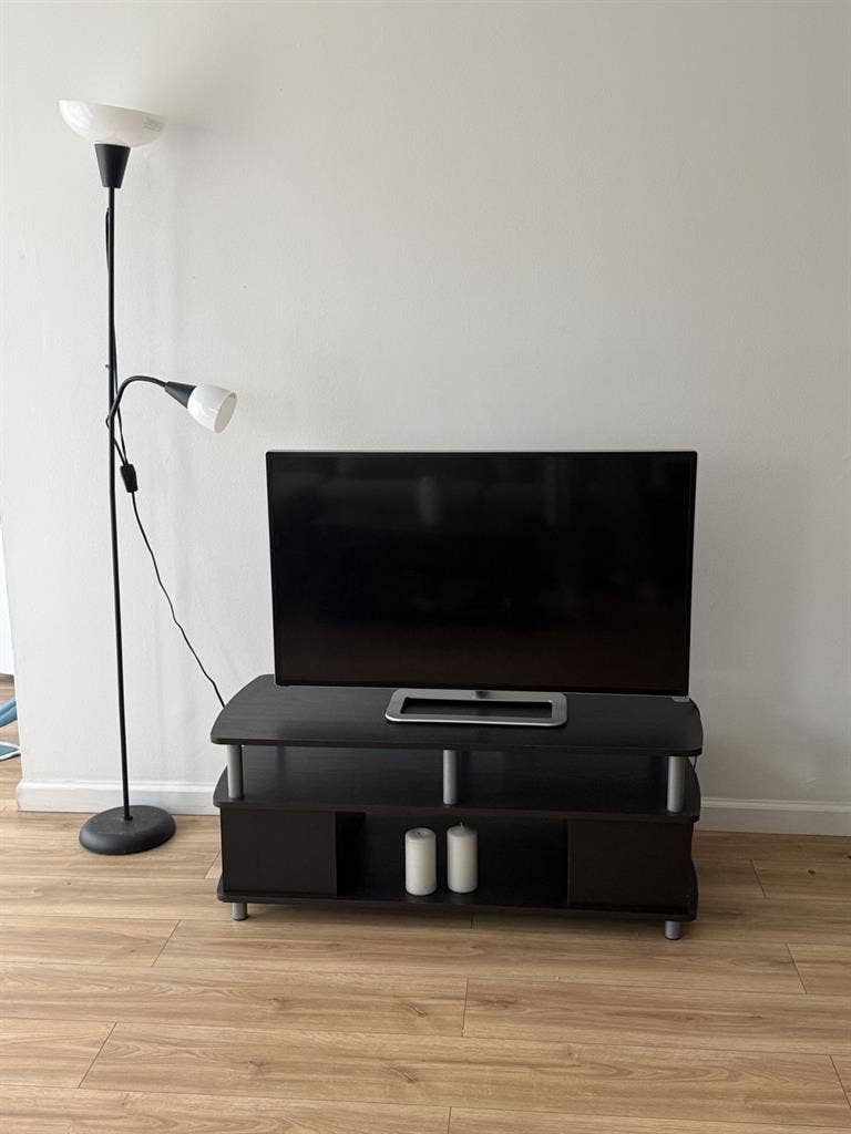 Female roommate wanted