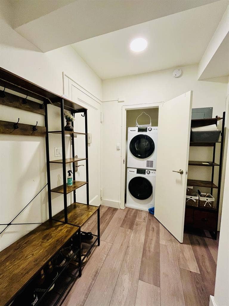 Private Room / in-unit Washer & Dry