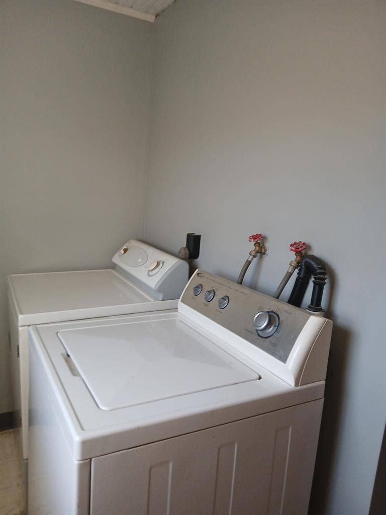 Looking for 2 roommates