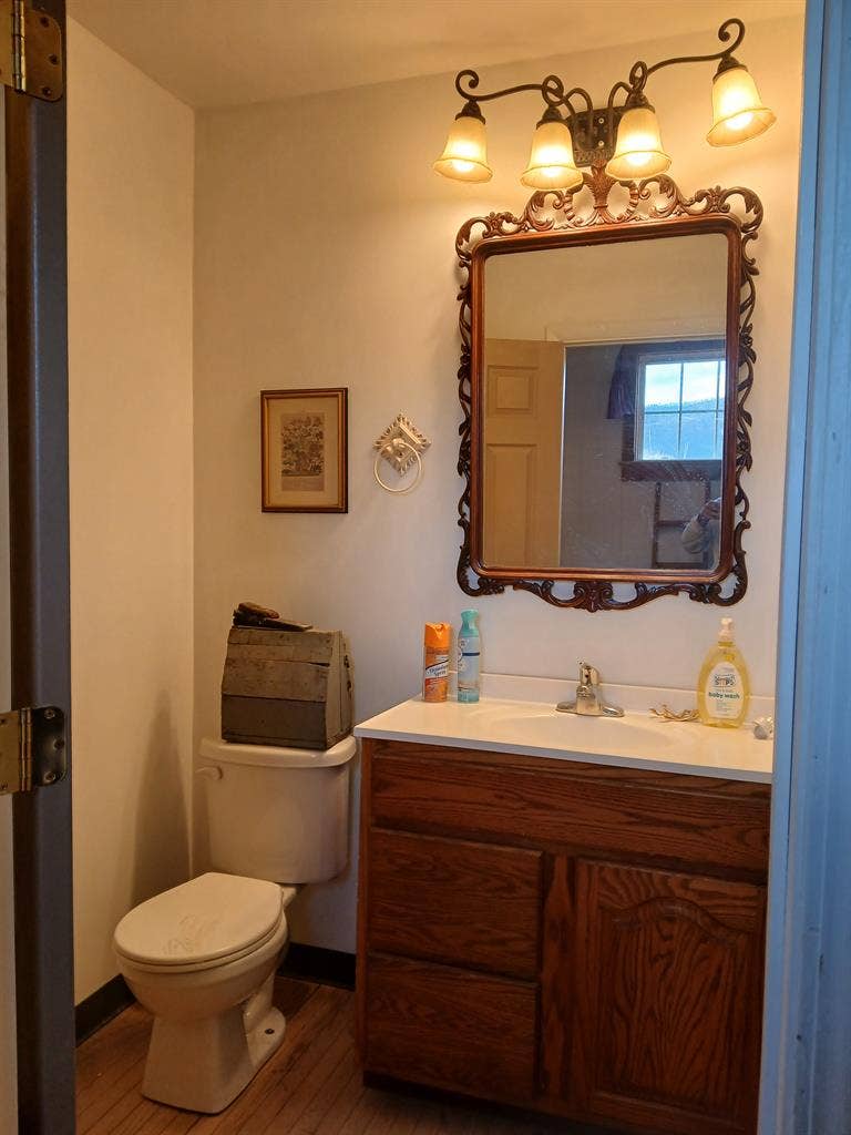 Looking for 2 roommates