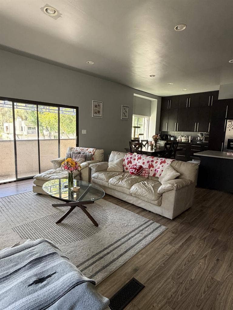 Single Room in SD Townhouse