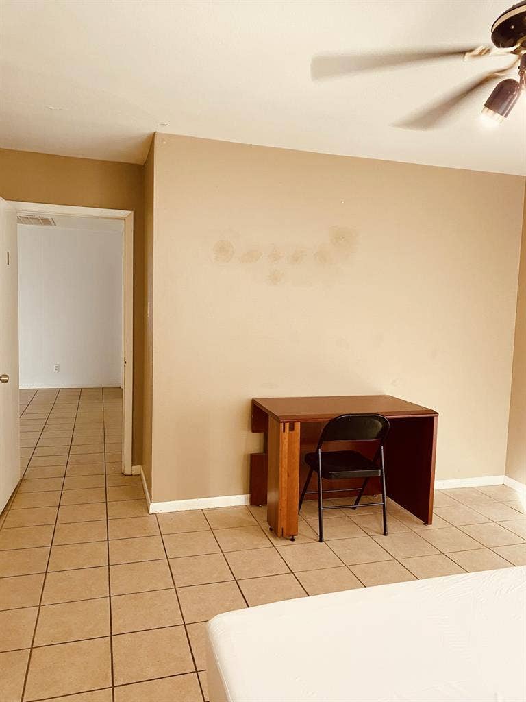 Private bedroom for rentt