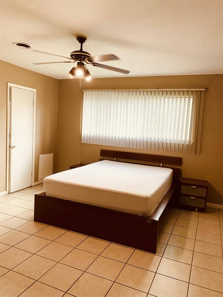 Private bedroom for rentt
