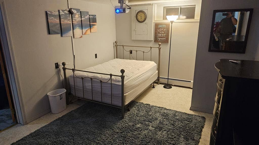 800 spare room in Milton