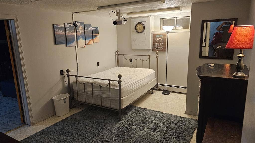 800 spare room in Milton