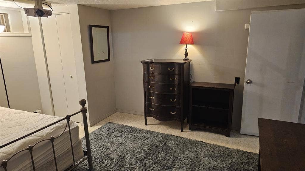 800 spare room in Milton