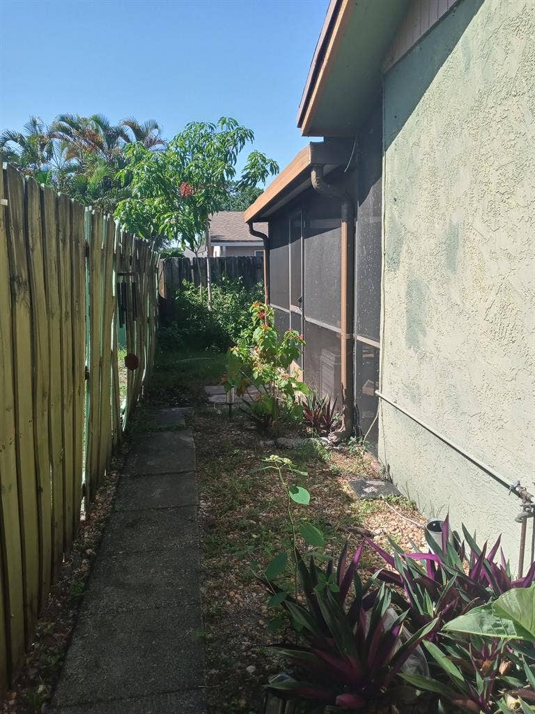 Boca Efficiency Apartment Room Rent