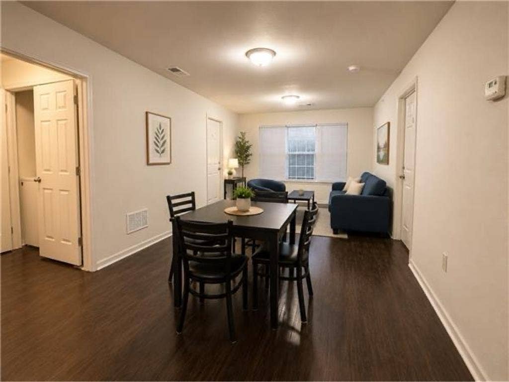 Room with Bath in 3bed 3bath